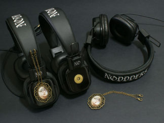 customisable headphones with accessories